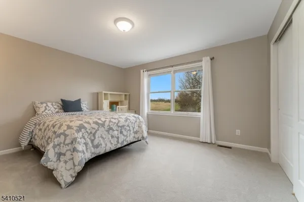 $949,999 | 11 Messenger Lane, Ringoes, NJ 08551