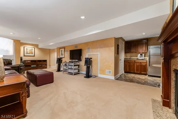 $949,999 | 11 Messenger Lane, Ringoes, NJ 08551