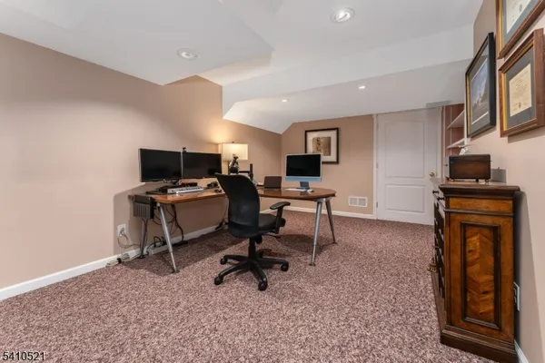 $949,999 | 11 Messenger Lane, Ringoes, NJ 08551