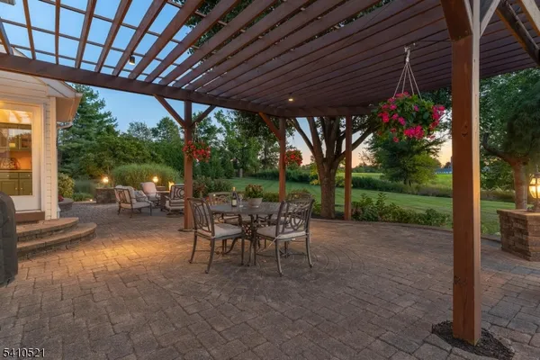 $949,999 | 11 Messenger Lane, Ringoes, NJ 08551