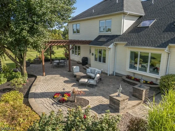 $949,999 | 11 Messenger Lane, Ringoes, NJ 08551