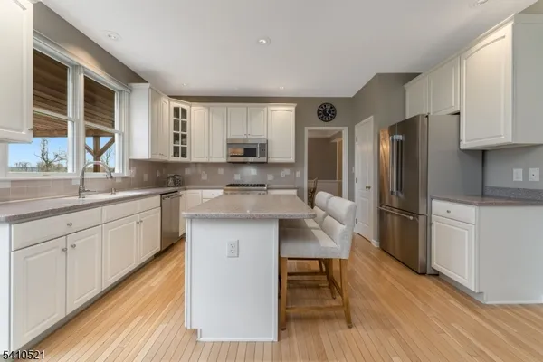 $949,999 | 11 Messenger Lane, Ringoes, NJ 08551