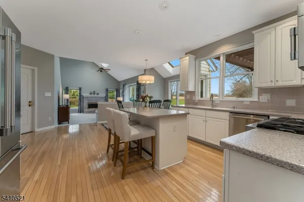 $949,999 | 11 Messenger Lane, Ringoes, NJ 08551