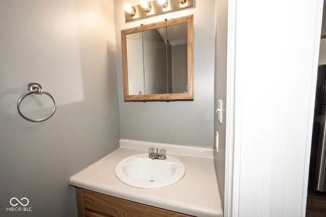 $999 | 850 North Temple Avenue, Indianapolis, IN 46201