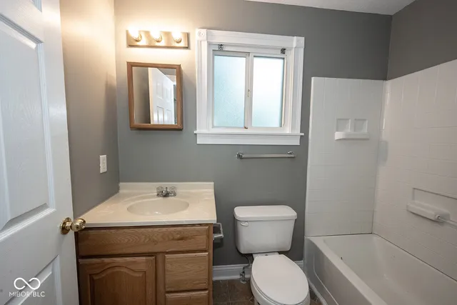 $999 | 850 North Temple Avenue, Indianapolis, IN 46201