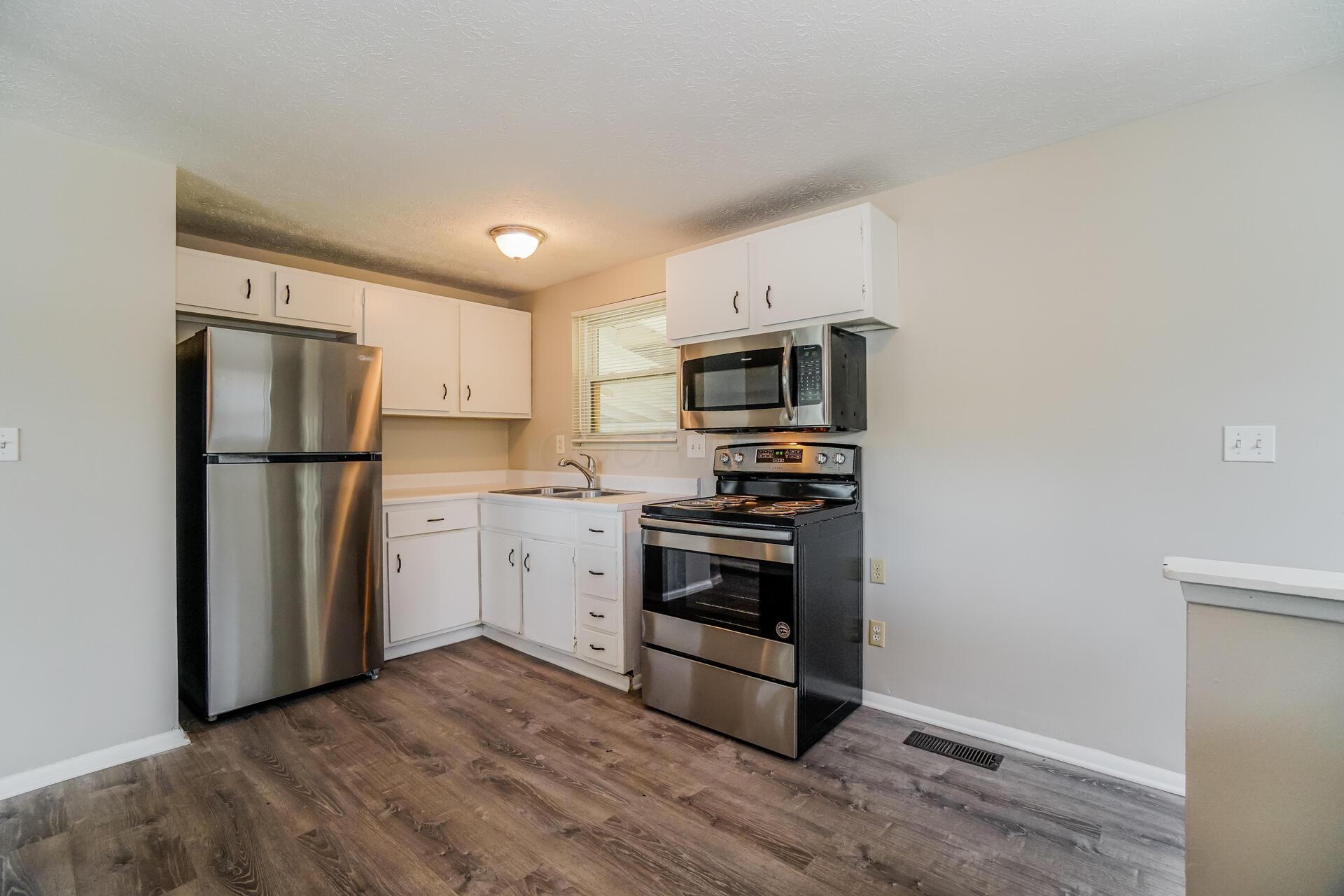 1657 Ripplebrook Road Columbus, OH 43223 - Photo 8 of 15 8 kitchen