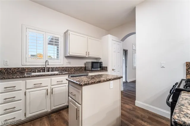 $2,200 | 109 Broken Rock Drive, Henderson, NV 89074