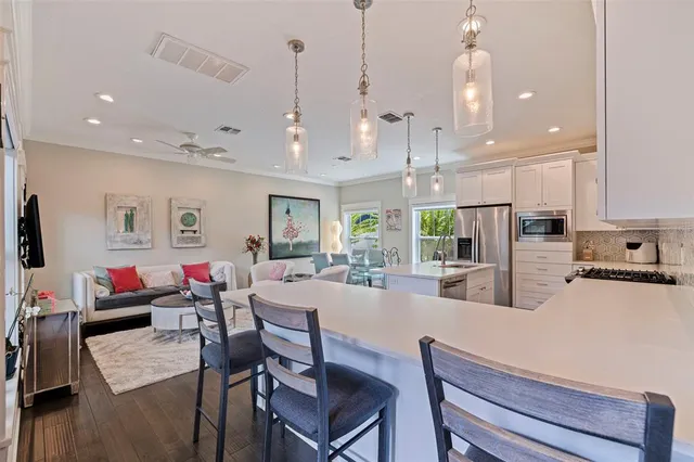 $999,999 | 440 11th Avenue Northeast, St. Petersburg, FL 33701