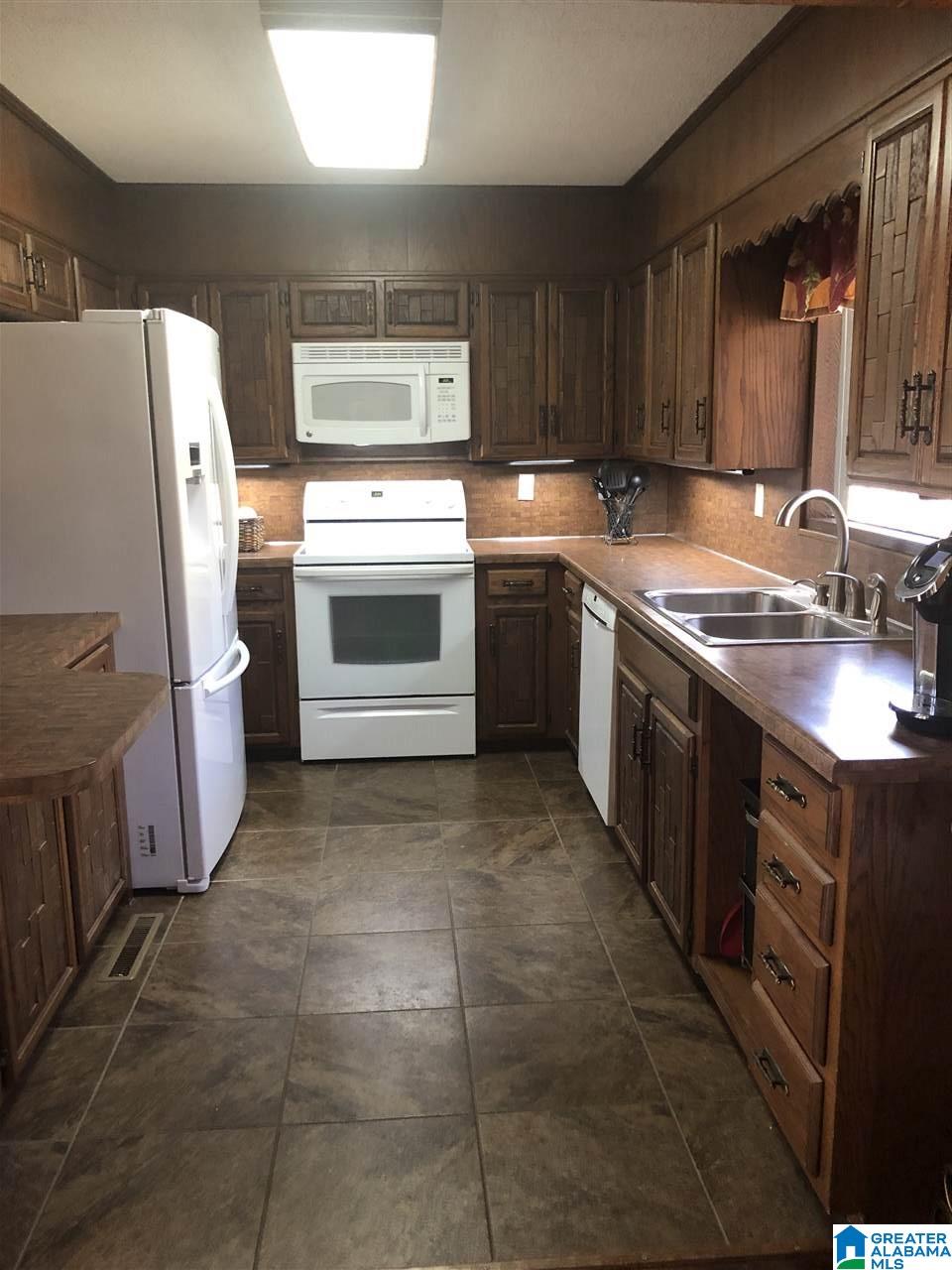 113 Dee Hendrix Road Bessemer, AL 35023 - Photo 5 of 24
