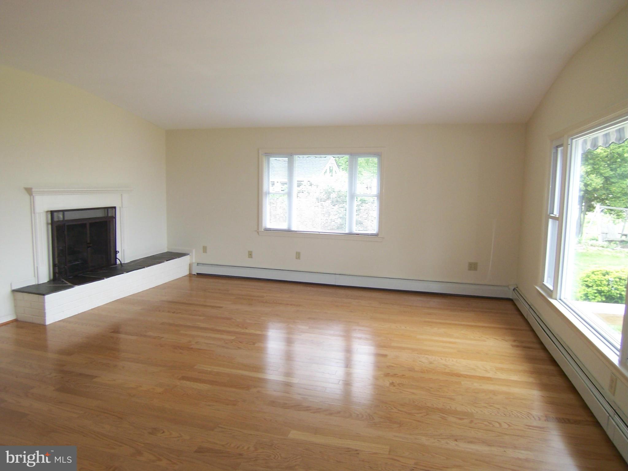 1088 Broadwater Point Road Churchton, MD 20733 - Photo 8 of 24 Living Room