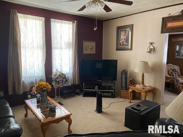 $446,295 | 12040 North Fox Road, Marshall, IL 62441