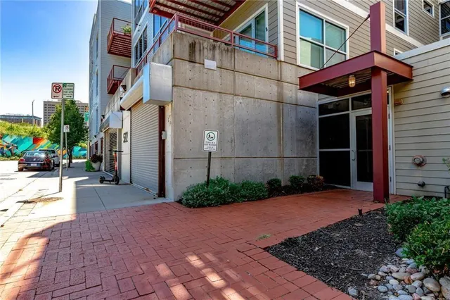 $279,000 | 522 Locust Lane, Unit 310, Kansas City, MO 64106