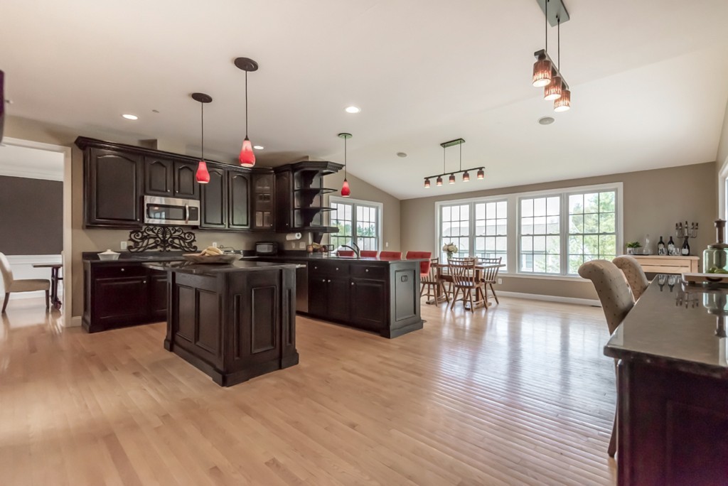 112 Amberville Road North Andover, MA 01845 - Photo 3 of 30 Gallery Image 3