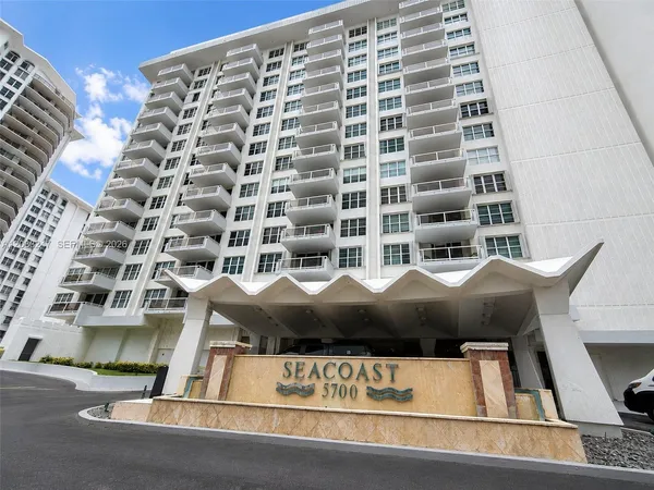 $3,600 | 5700 Collins Avenue, Unit 3A, Miami Beach, FL 33140
