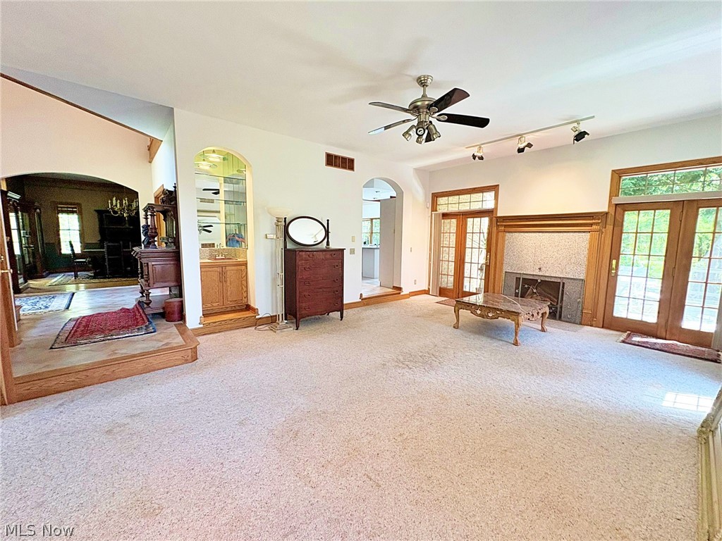 15818 Darrow Road Vermilion, OH 44089 - Photo 14 of 47