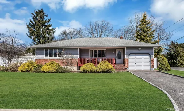 $679,900 | 31 Baldwin Street, East Islip, NY 11730