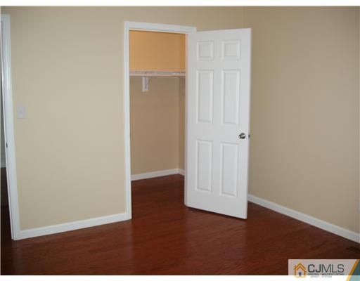 32 Constable Road Kendall Park, NJ 08824 - Photo 14 of 23 Gallery Image 14