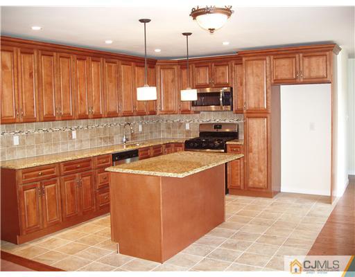 32 Constable Road Kendall Park, NJ 08824 - Photo 8 of 23 Gallery Image 8