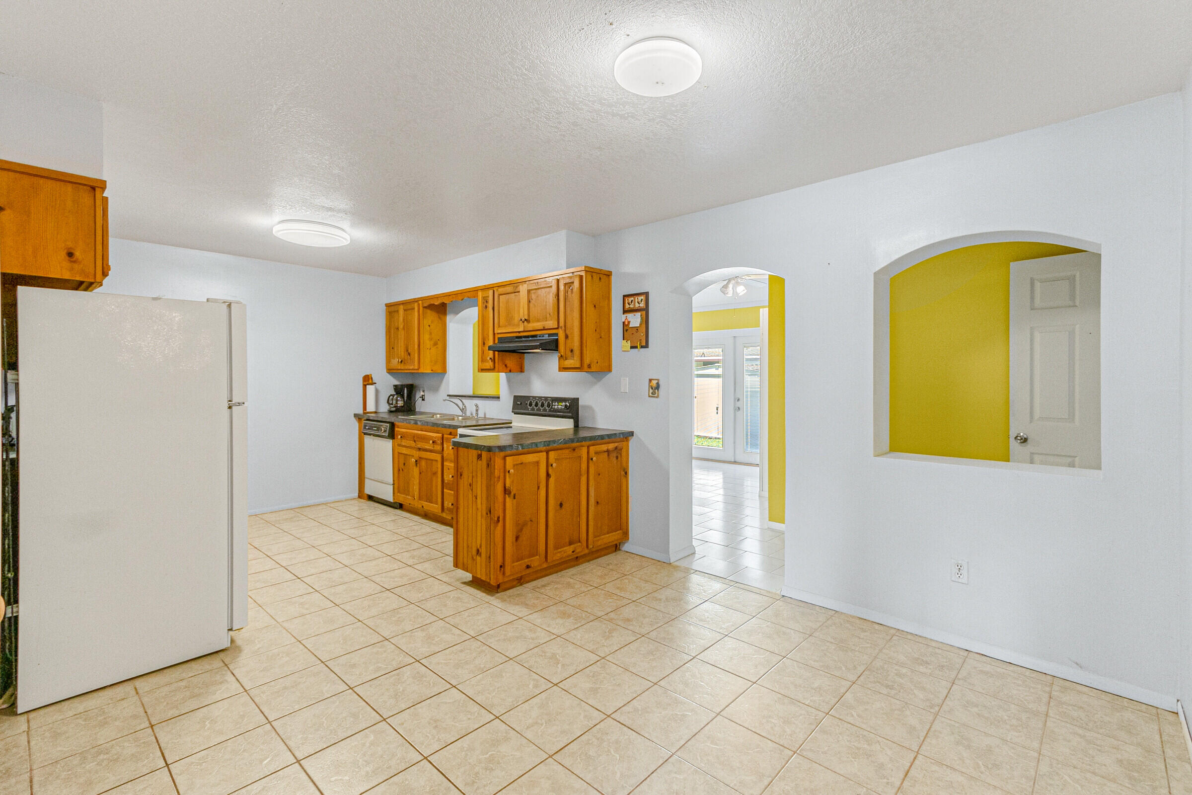 542 Sylvia Road Melbourne, FL 32904 - Photo 15 of 37 a kitchen with stainless steel appliances a refrigerator and a stove