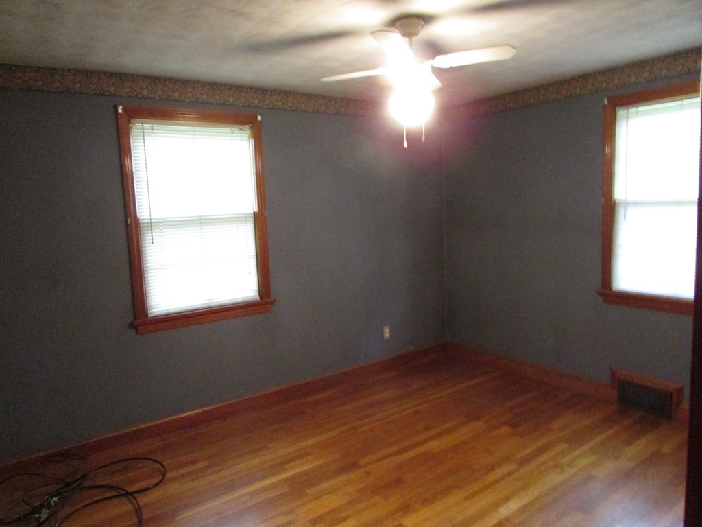 277 El Paso Street Springfield, MA 01104 - Photo 12 of 15