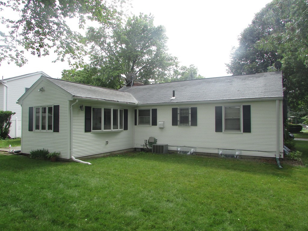 277 El Paso Street Springfield, MA 01104 - Photo 4 of 15