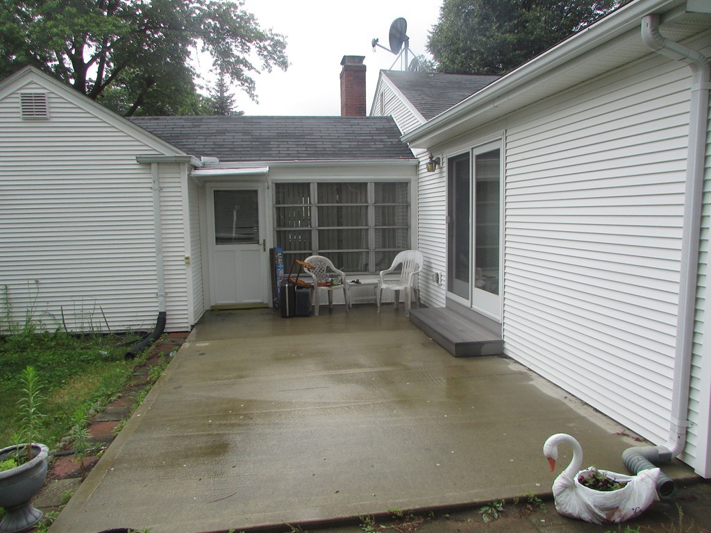 277 El Paso Street Springfield, MA 01104 - Photo 6 of 15