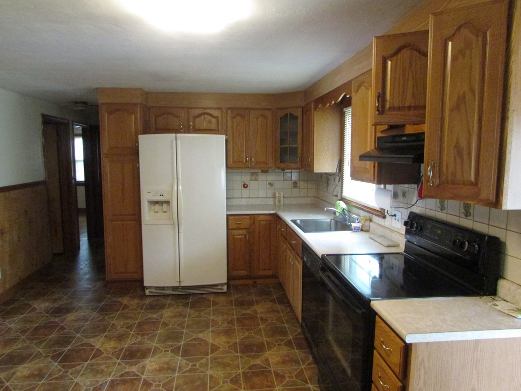 277 El Paso Street Springfield, MA 01104 - Photo 10 of 15