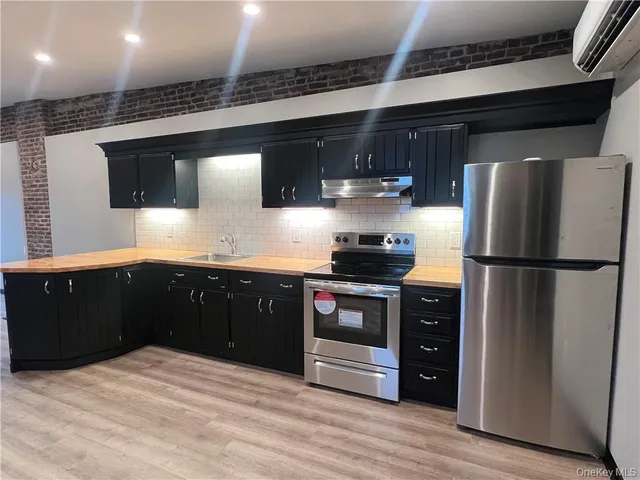 $1,600 | 30 Henry Street, Middletown, NY 10940