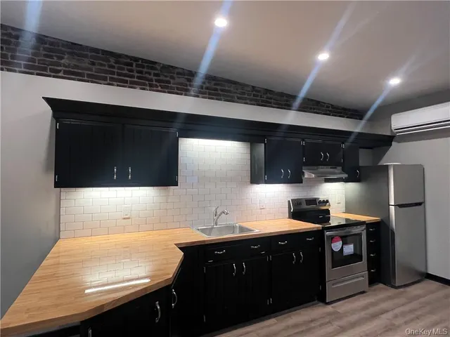 $1,600 | 30 Henry Street, Middletown, NY 10940