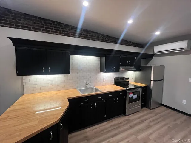 $1,600 | 30 Henry Street, Middletown, NY 10940