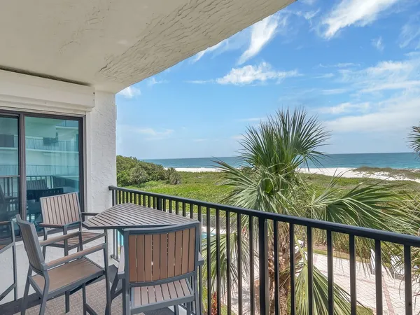 $839,000 | 1700 Ocean Drive, Unit 306, Vero Beach, FL 32963