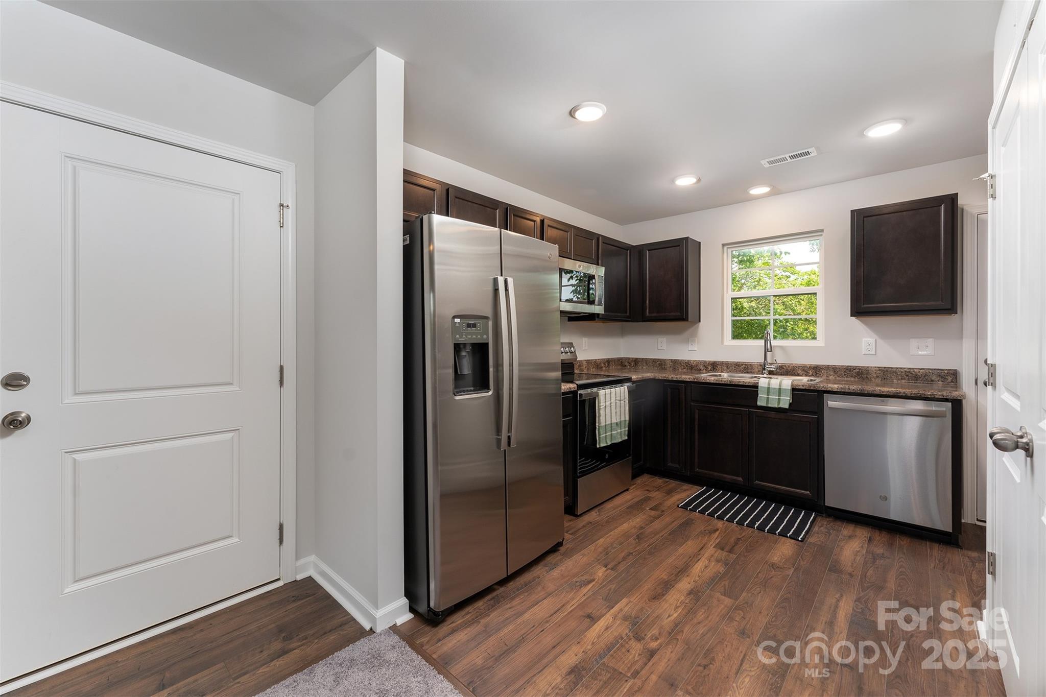 27 Forest Park Road Marion, NC 28752 - Photo 3 of 20