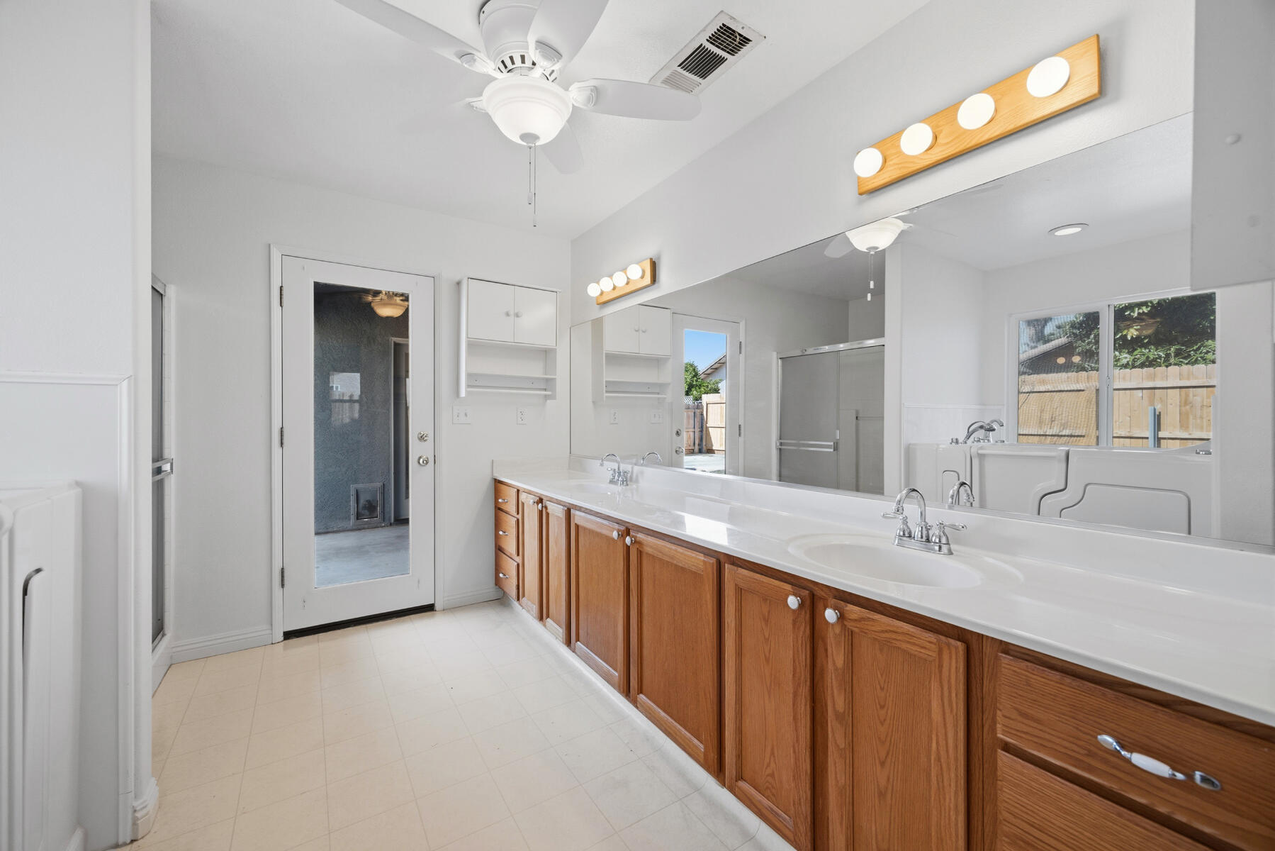 1752 Modoc Avenue Tulare, CA 93274 - Photo 33 of 45 33 - Master Bathroom (1)