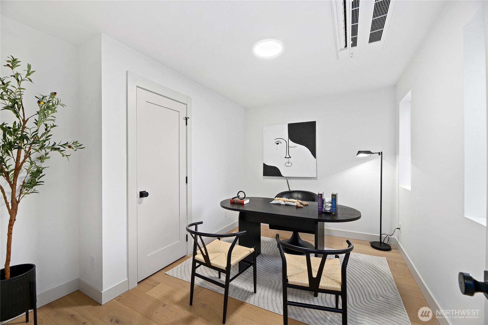 4517 44th Avenue Southwest Seattle, WA 98116 - Photo 12 of 34