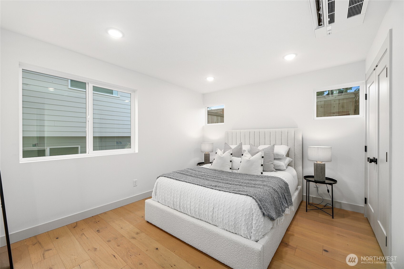 4517 44th Avenue Southwest Seattle, WA 98116 - Photo 20 of 34