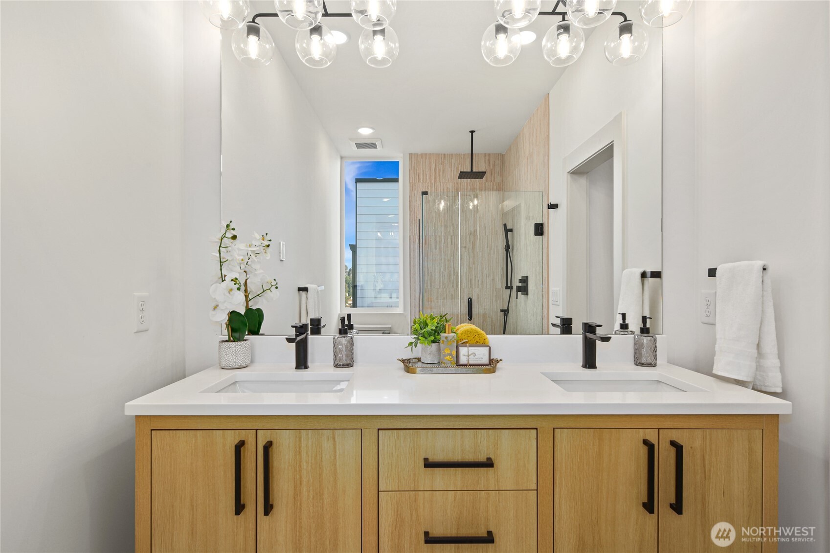 4517 44th Avenue Southwest Seattle, WA 98116 - Photo 24 of 34