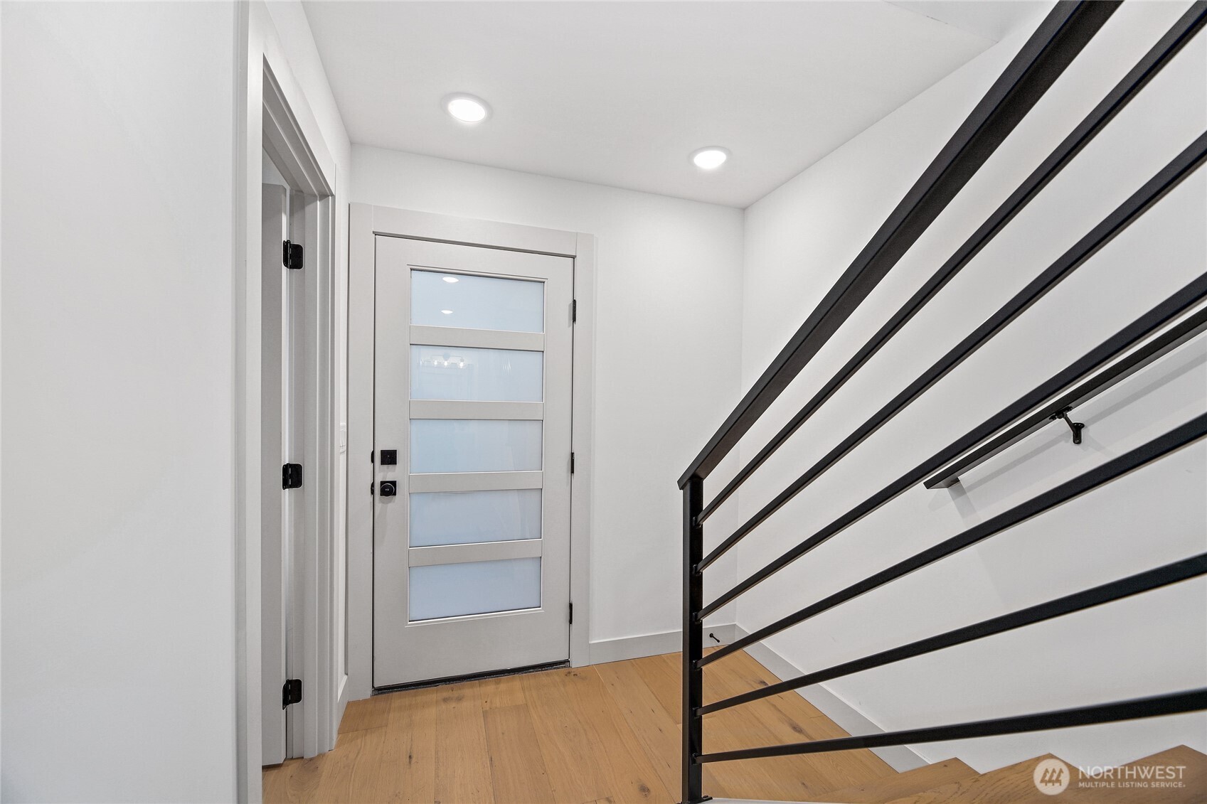 4517 44th Avenue Southwest Seattle, WA 98116 - Photo 4 of 34