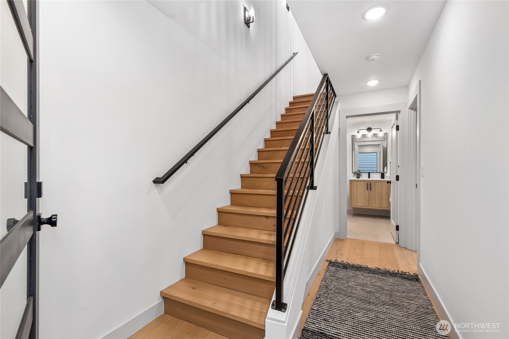 4517 44th Avenue Southwest Seattle, WA 98116 - Photo 5 of 34