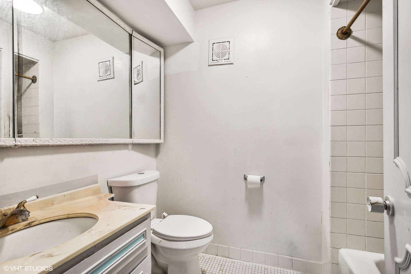 4664 Old Orchard Road, Unit 3W Skokie, IL 60076 - Photo 14 of 17 Gallery Image 14