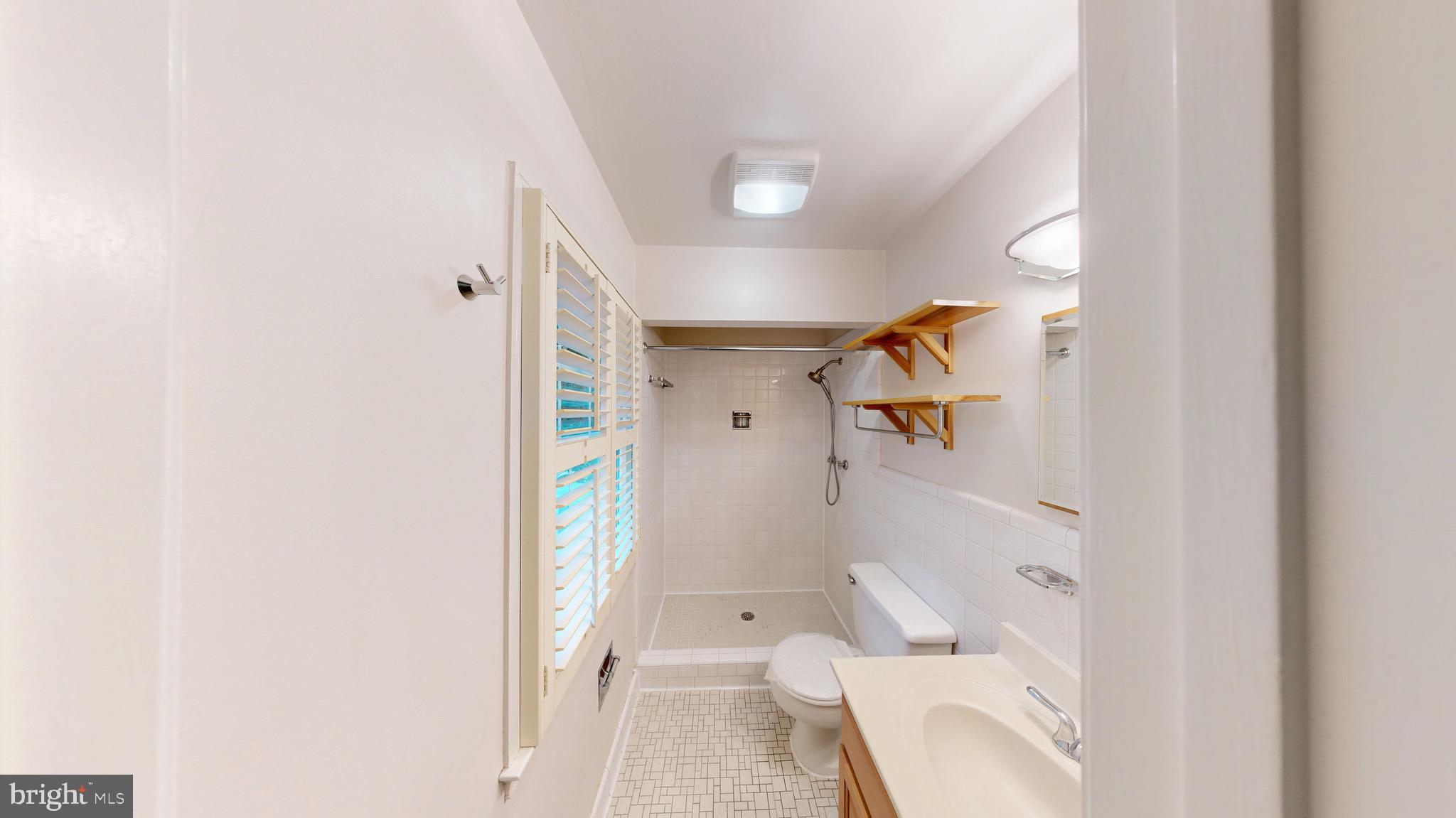 6703 Rannoch Road Bethesda, MD 20817 - Photo 7 of 27 Gallery Image 7