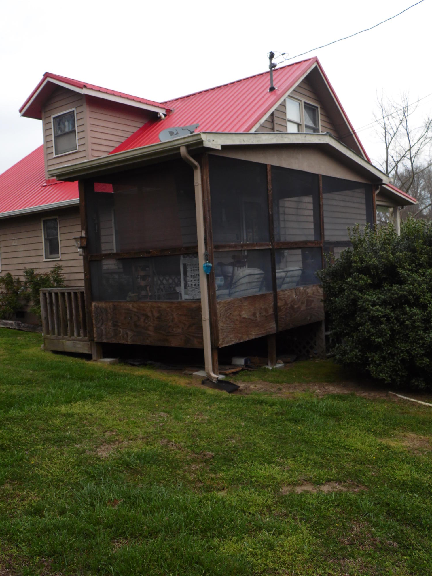 380 Stone Mill Road Jacksboro, TN 37757 - Photo 26 of 29 Screened in porch