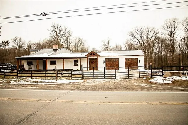 $390,000 | 3310 Highway 31, Acme, PA 15610