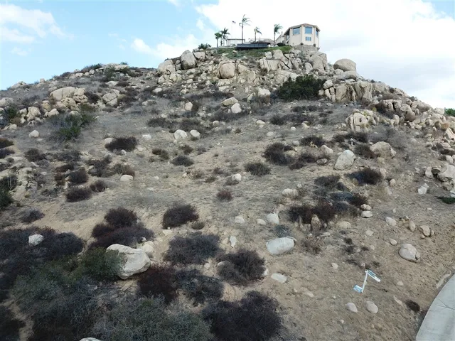 a view of a dry field