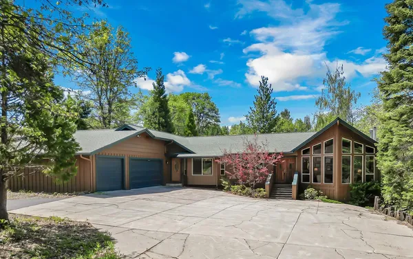 $850,000 | 509 Jefferson Drive, Mount Shasta, CA 96067