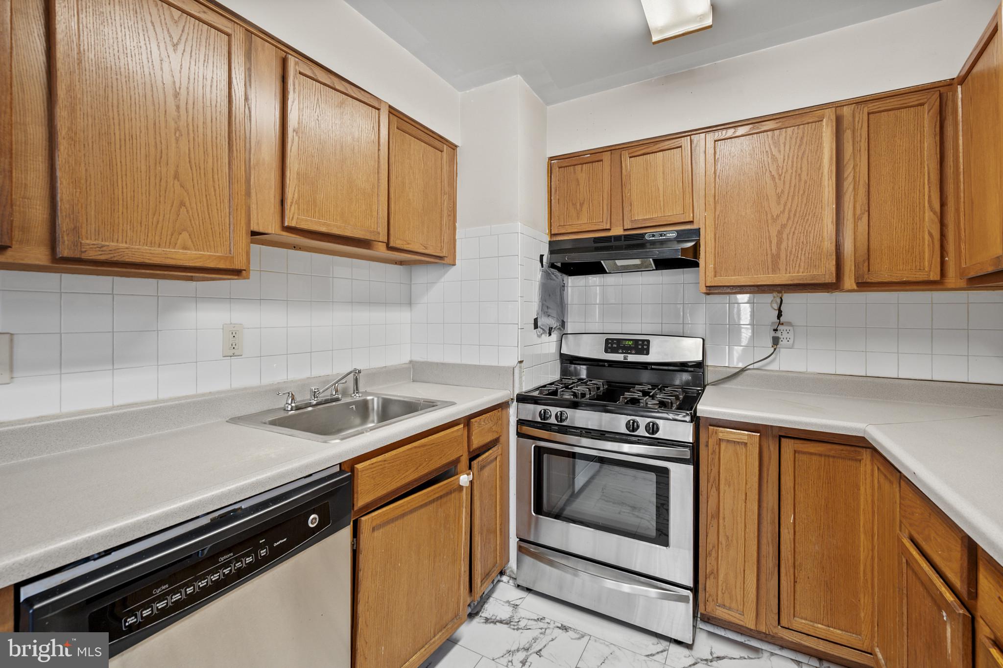 1824 Metzerott Road, Unit 301 Hyattsville, MD 20783 - Photo 11 of 28