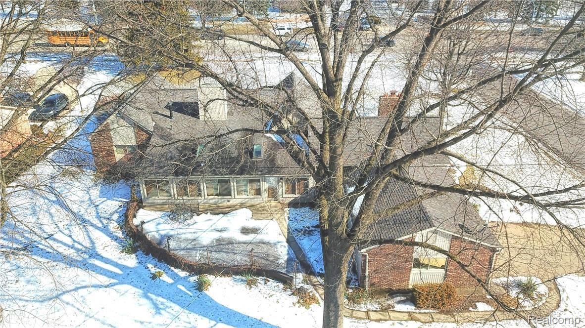 14221 Newburgh Road Livonia, MI 48154 - Photo 38 of 48 DJI_0087_InPixio.jpg