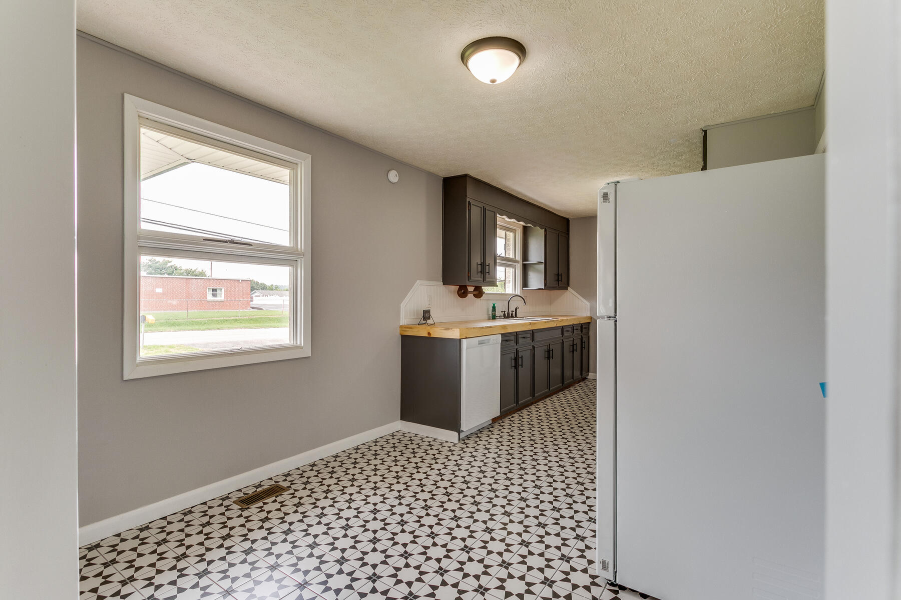 5929 Orebank Road Kingsport, TN 37664 - Photo 11 of 55 011 (41)