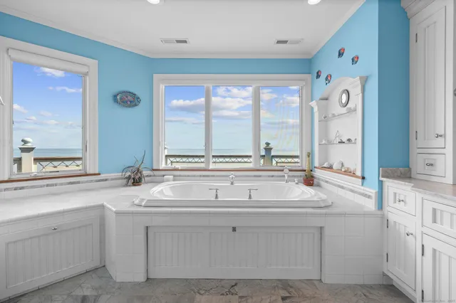 $5,500,000 | 1410 South Pine Creek Road, Fairfield, CT 06824