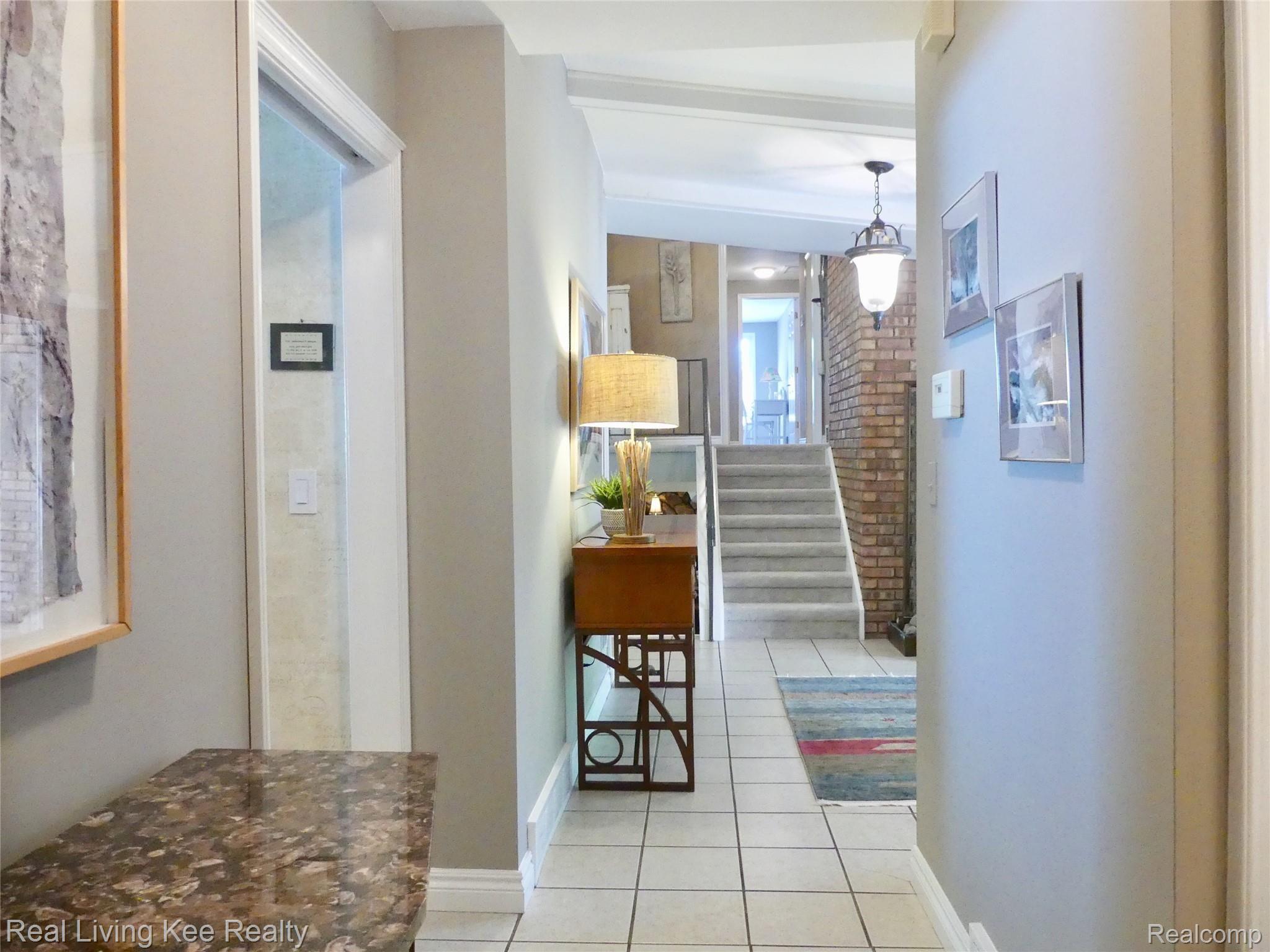 219 Beechview Drive Rochester, MI 48306 - Photo 30 of 64 Hallway from livingroom to foyer