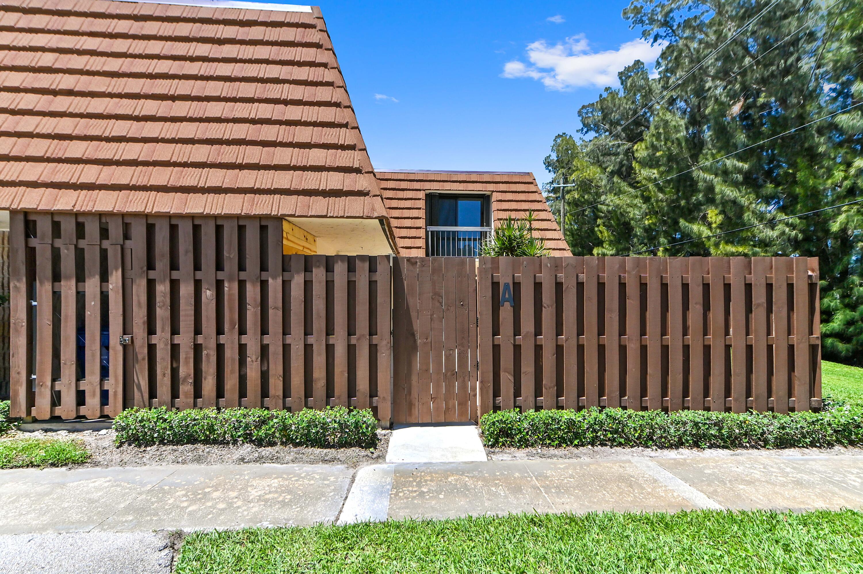 825 Center Street, Unit 12A Jupiter, FL 33458 - Photo 4 of 21 02 entry 01